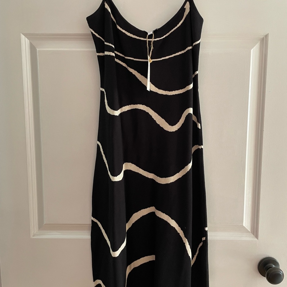 RIHOAS Black and Cream Wave Pattern Midi Dress